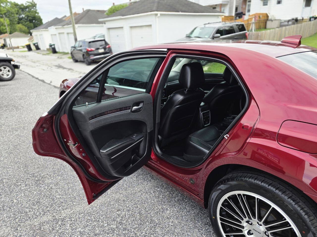 Used 2019 Chrysler 300 Limited AWD/4WD image 24