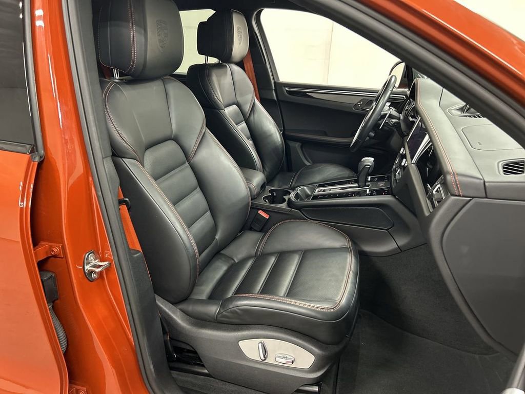 Certified 2023 Porsche Macan Turbo AWD/4WD image 23