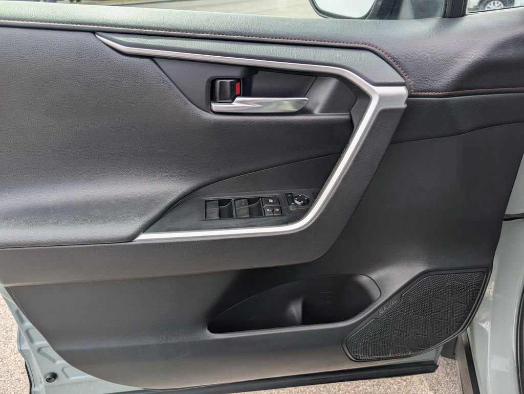 Used 2020 Toyota RAV4 Adventure AWD/4WD image 14