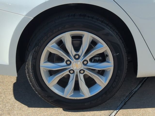 Used 2025 Chevrolet Malibu LT image 3