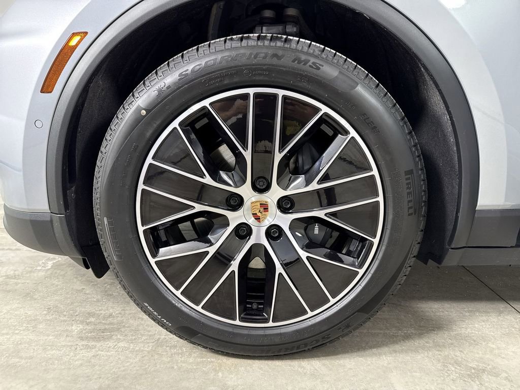 New 2026 Porsche Macan 4 Electric AWD/4WD image 13