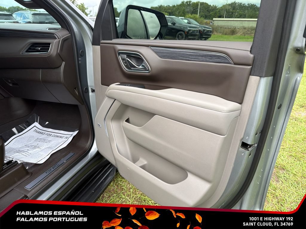 Used 2024 GMC Yukon SLT w/ SLT Luxury Package AWD/4WD image 33