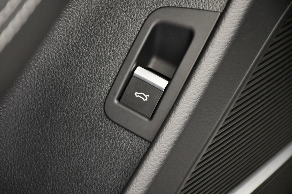 Used 2025 Audi Q8 Premium Plus image 35