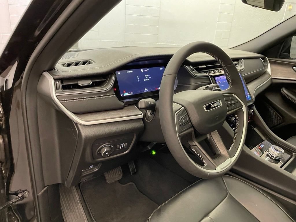 New 2025 Jeep Grand Cherokee Limited AWD/4WD image 16