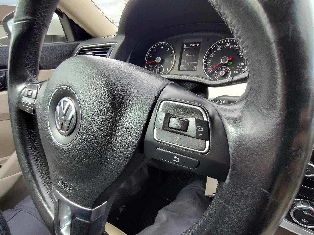 Used 2012 Volkswagen Passat 2.5 SE FWD image 19