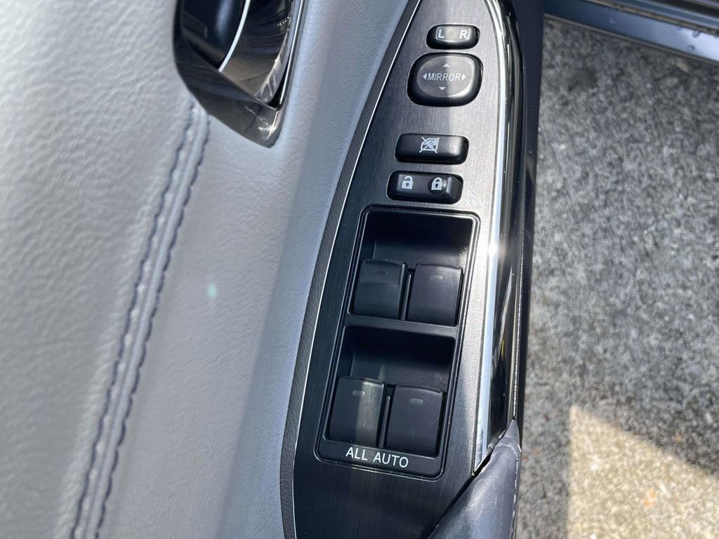 Used 2013 Toyota Avalon Limited FWD image 16