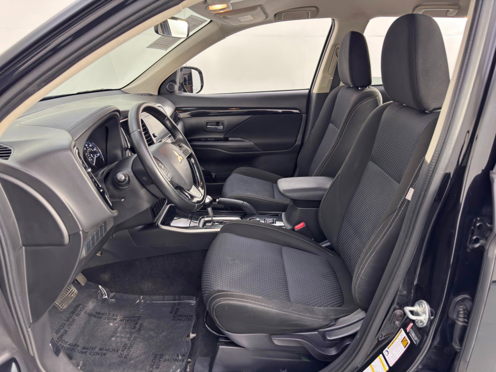 Used 2017 Mitsubishi Outlander SE image 15