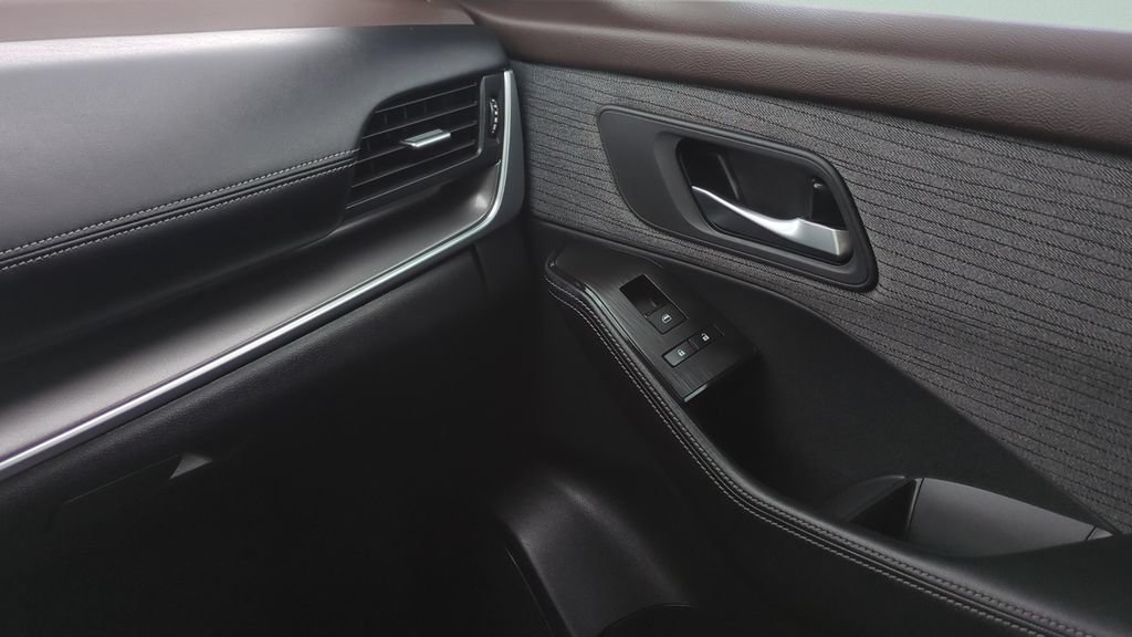 Certified 2023 Nissan Rogue SV AWD/4WD image 13
