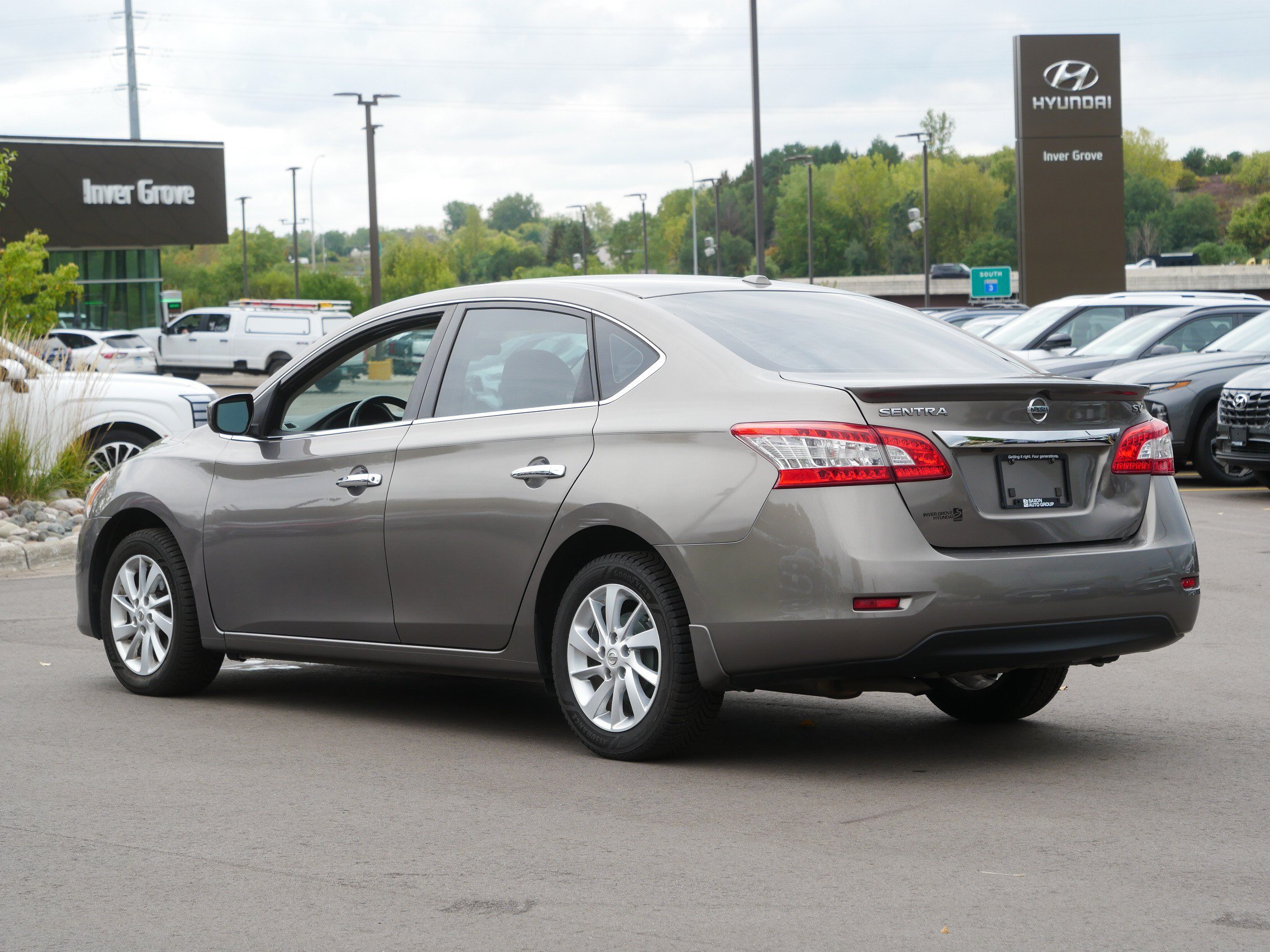 Used 2015 Nissan Sentra SV w/ Style Package FWD image 8