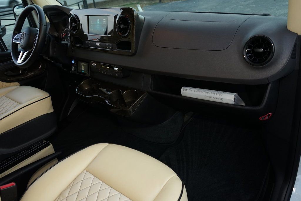 Used 2022 Mercedes-Benz Sprinter 3500 image 11