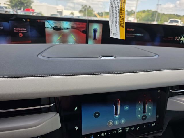 New 2025 Lincoln Navigator Reserve AWD/4WD image 14