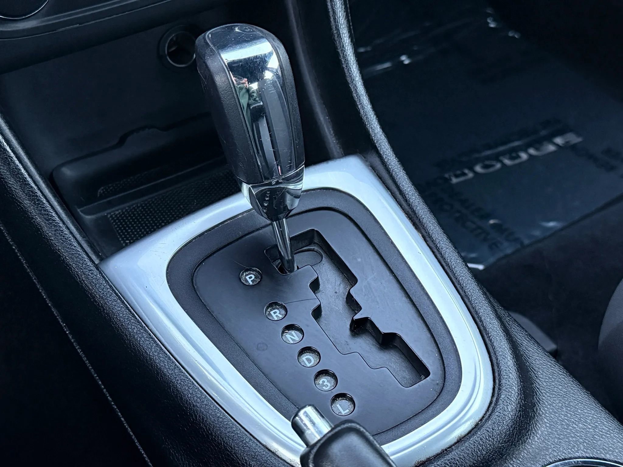 Used 2013 Dodge Avenger SE image 25