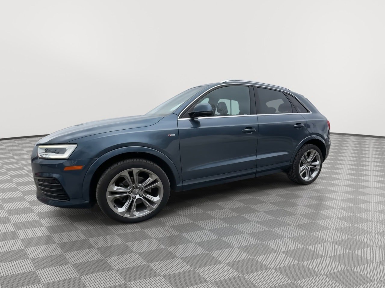 Used 2018 Audi Q3 2.0T Premium Plus w/ Premium Plus Package AWD/4WD image 4