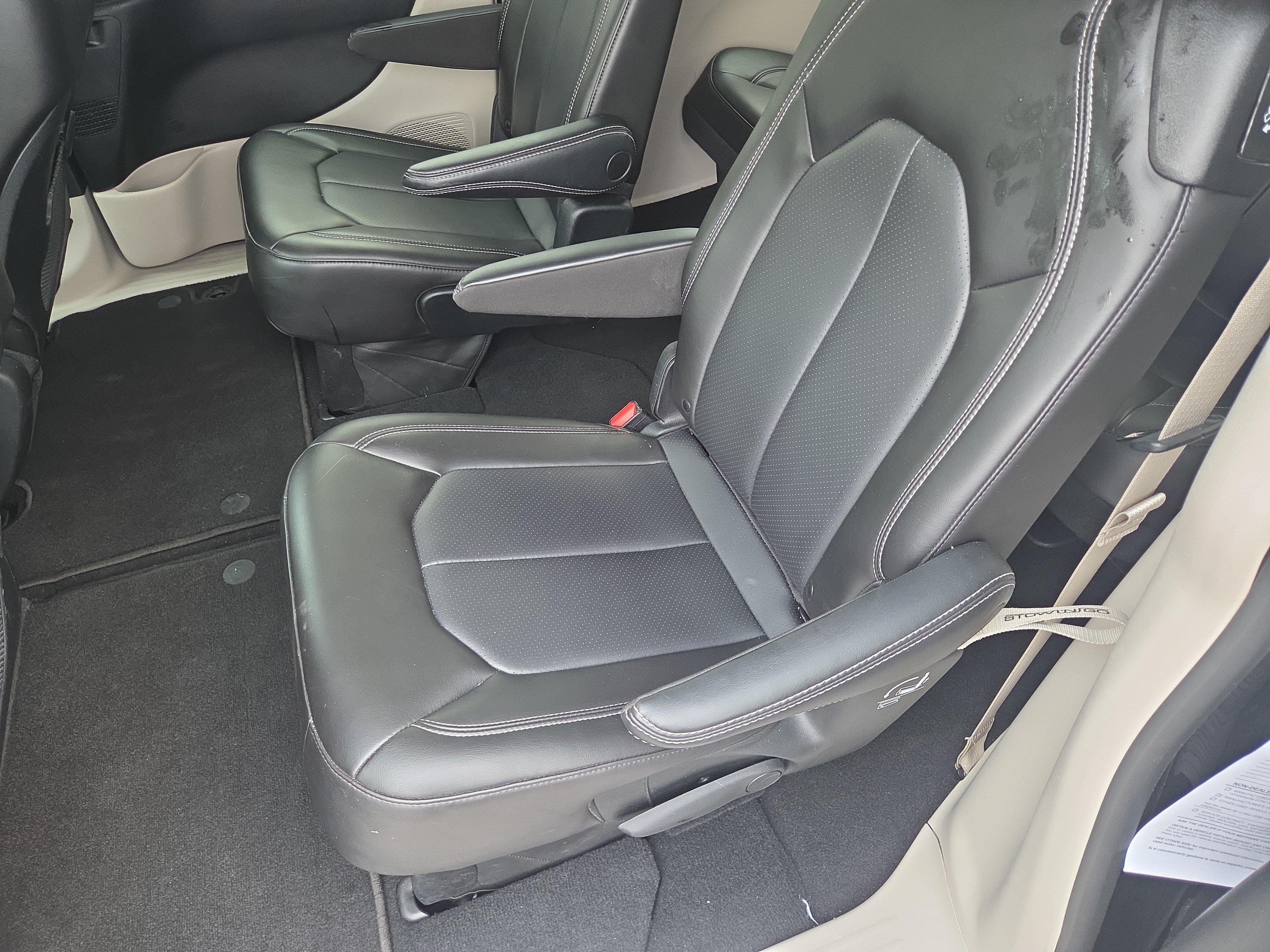 Certified 2023 Chrysler Pacifica Touring-L FWD image 22