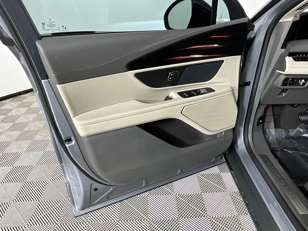 Used 2025 Lincoln Nautilus Premier image 18