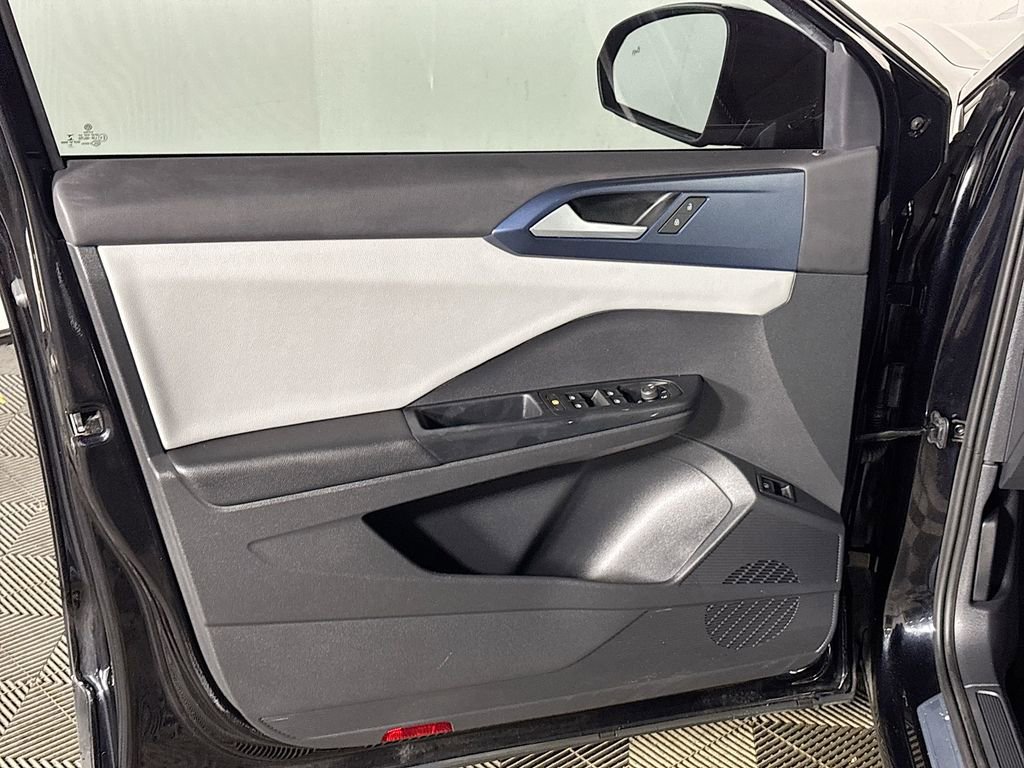 Certified 2022 Volkswagen Taos SE image 10