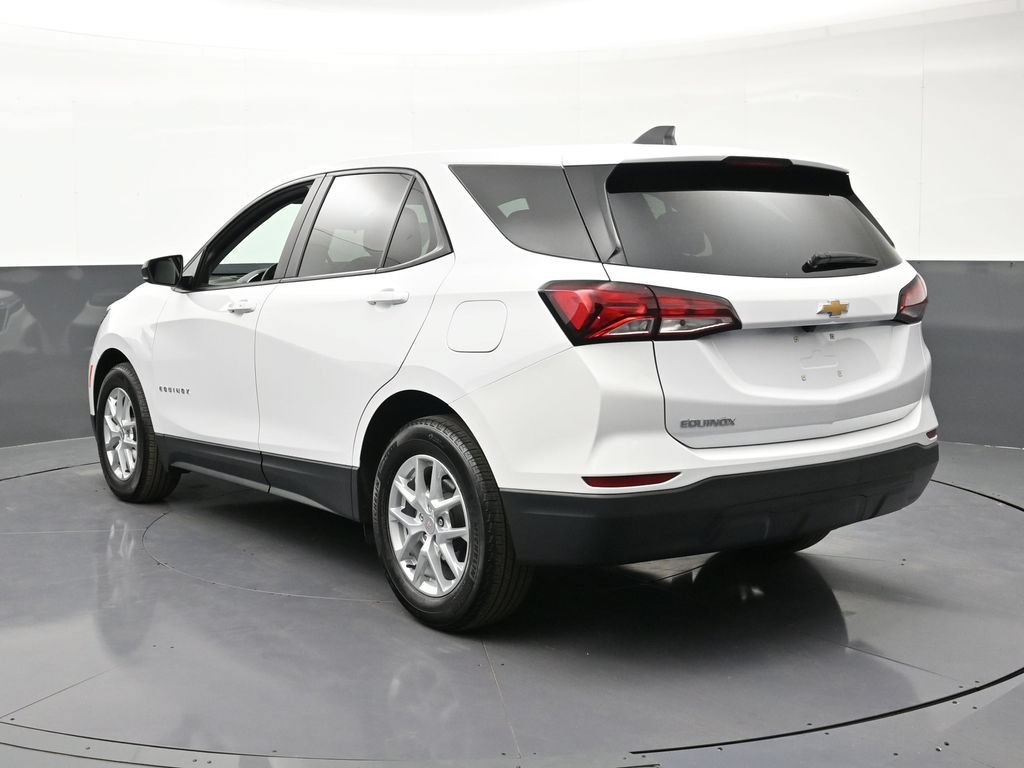 Used 2024 Chevrolet Equinox LS w/ LS Convenience Package FWD image 3