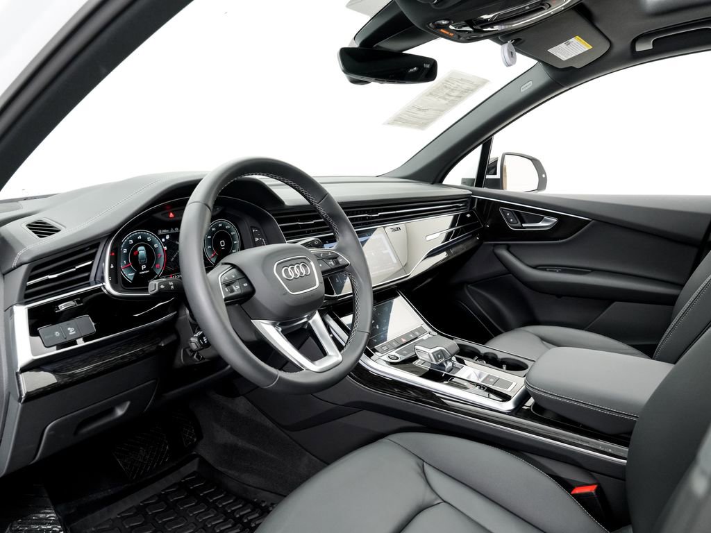 Certified 2025 Audi Q7 3.0T Premium w/ Convenience Package image 4