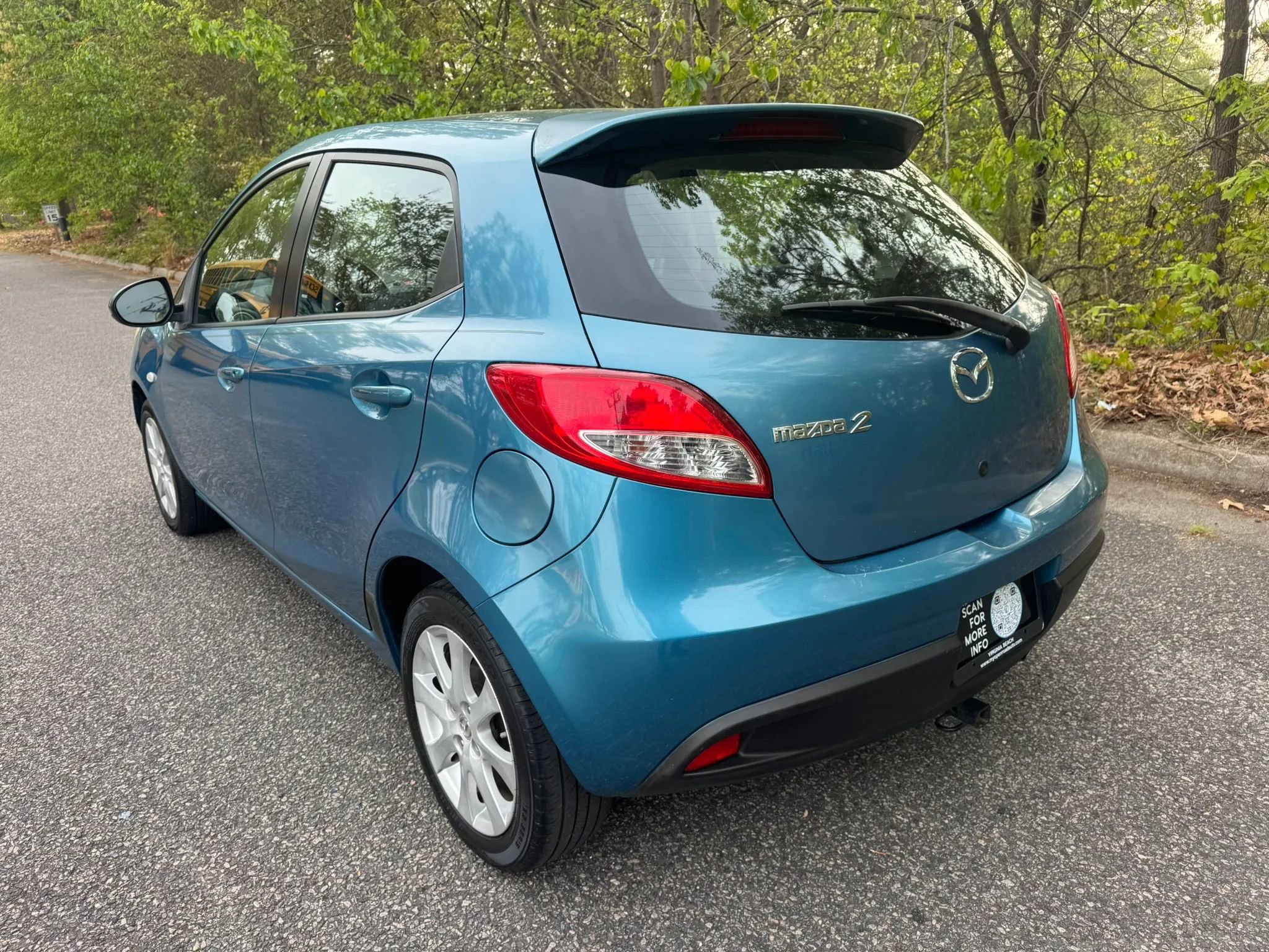 Used 2011 MAZDA MAZDA2 Touring FWD image 6