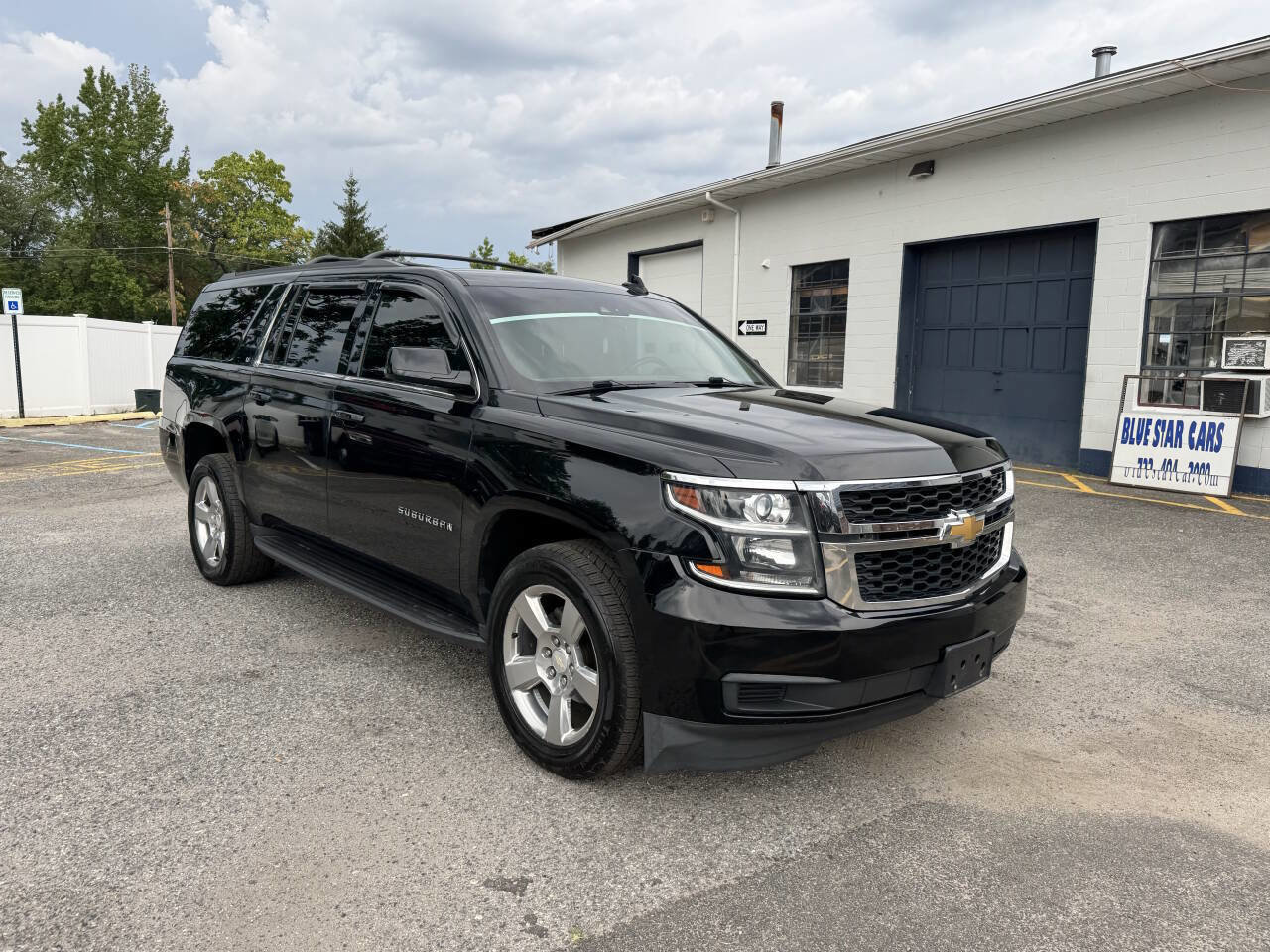 Used 2018 Chevrolet Suburban LT AWD/4WD image 5