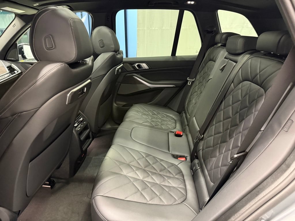 Used 2026 BMW X5 xDrive40i w/ M Sport Package AWD/4WD image 15