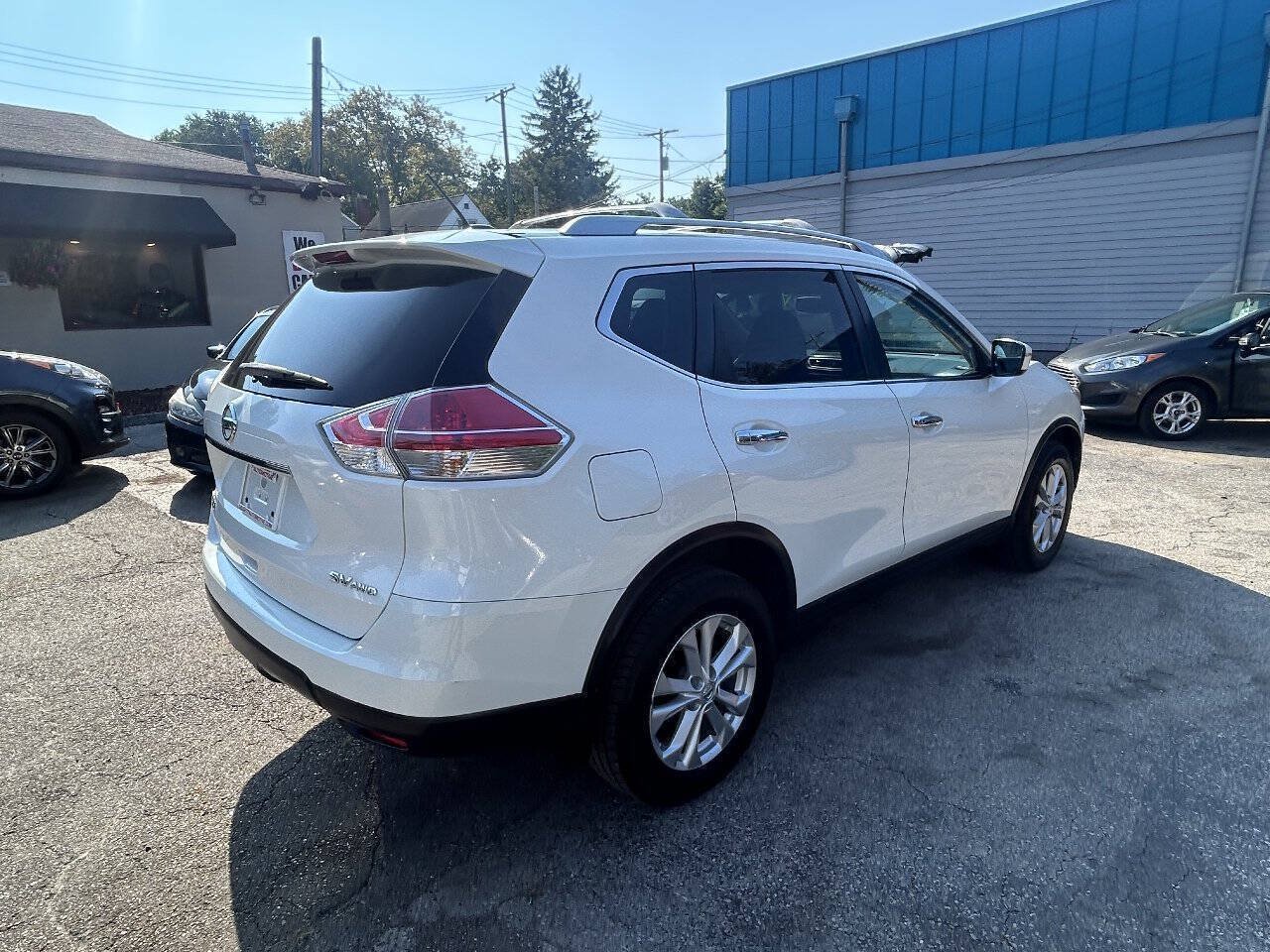 Used 2016 Nissan Rogue SV AWD/4WD image 12
