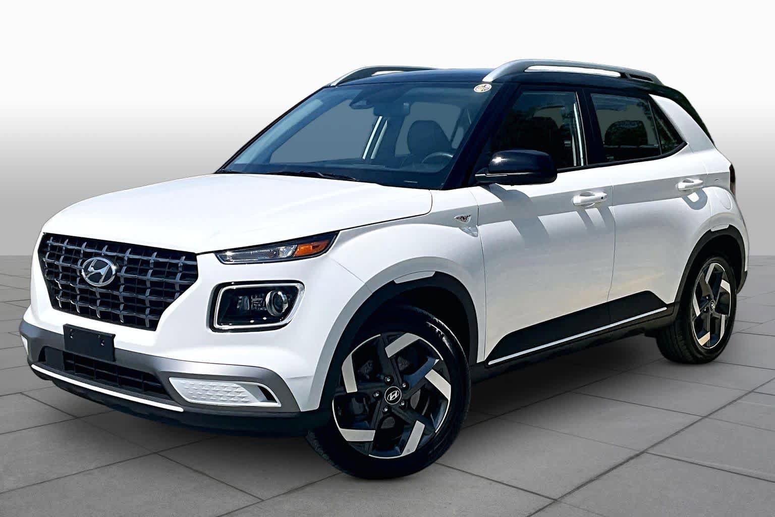 Used 2025 Hyundai Venue Limited FWD image 1
