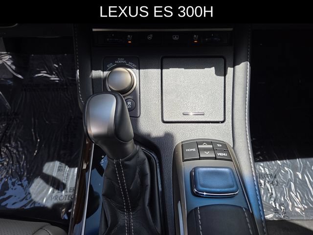 Used 2017 Lexus ES 300h w/ Luxury Package FWD image 25