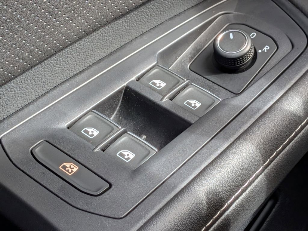 Used 2025 Volkswagen Atlas SE image 27