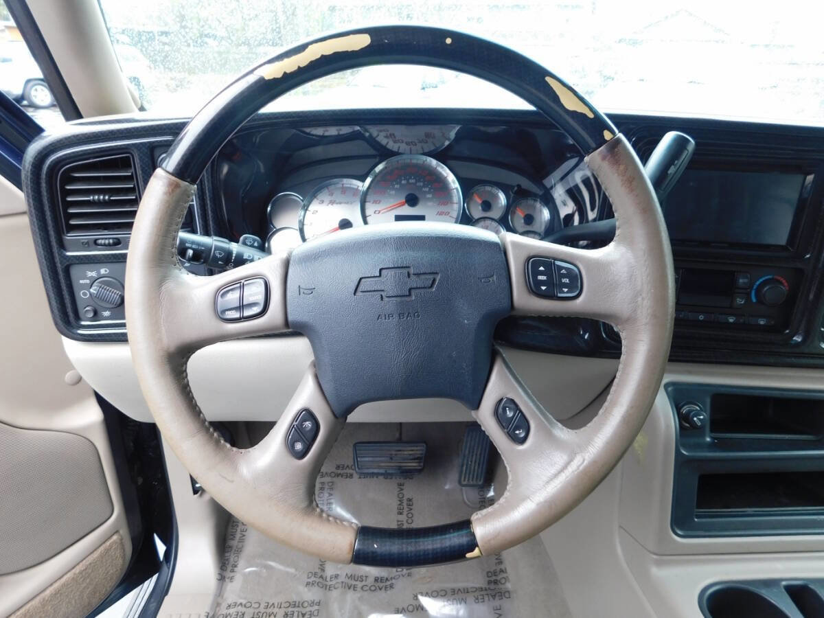 Used 2005 Chevrolet Avalanche Z71 w/ Sun And Sound Package image 8