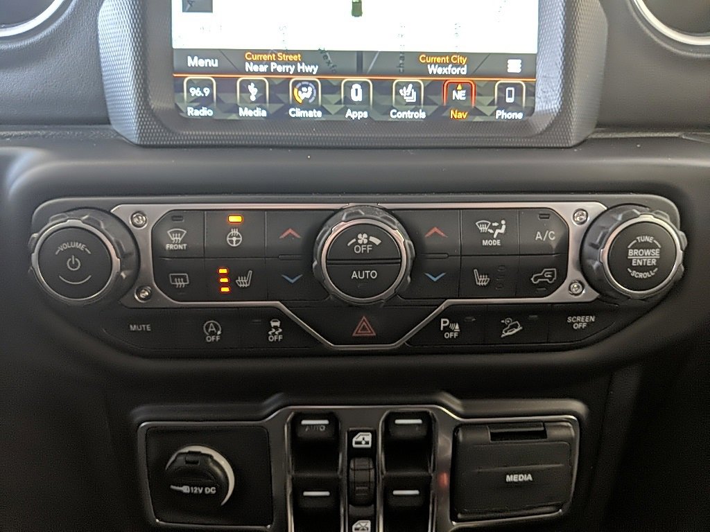 Used 2018 Jeep Wrangler Unlimited Sahara image 20