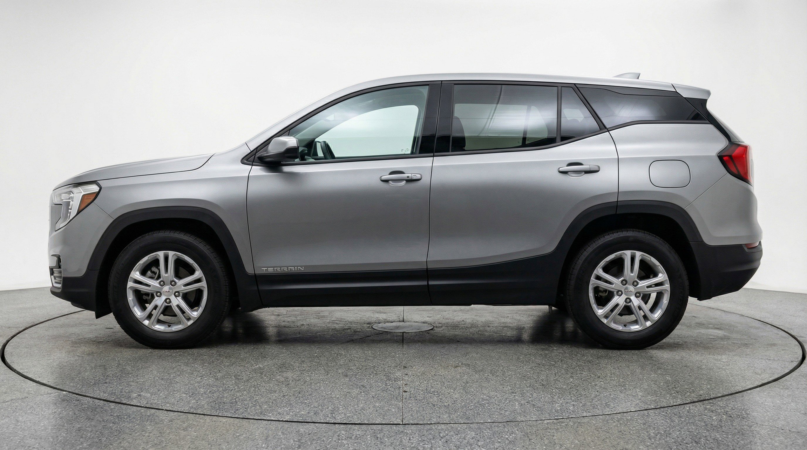 Used 2024 GMC Terrain SLE image 5