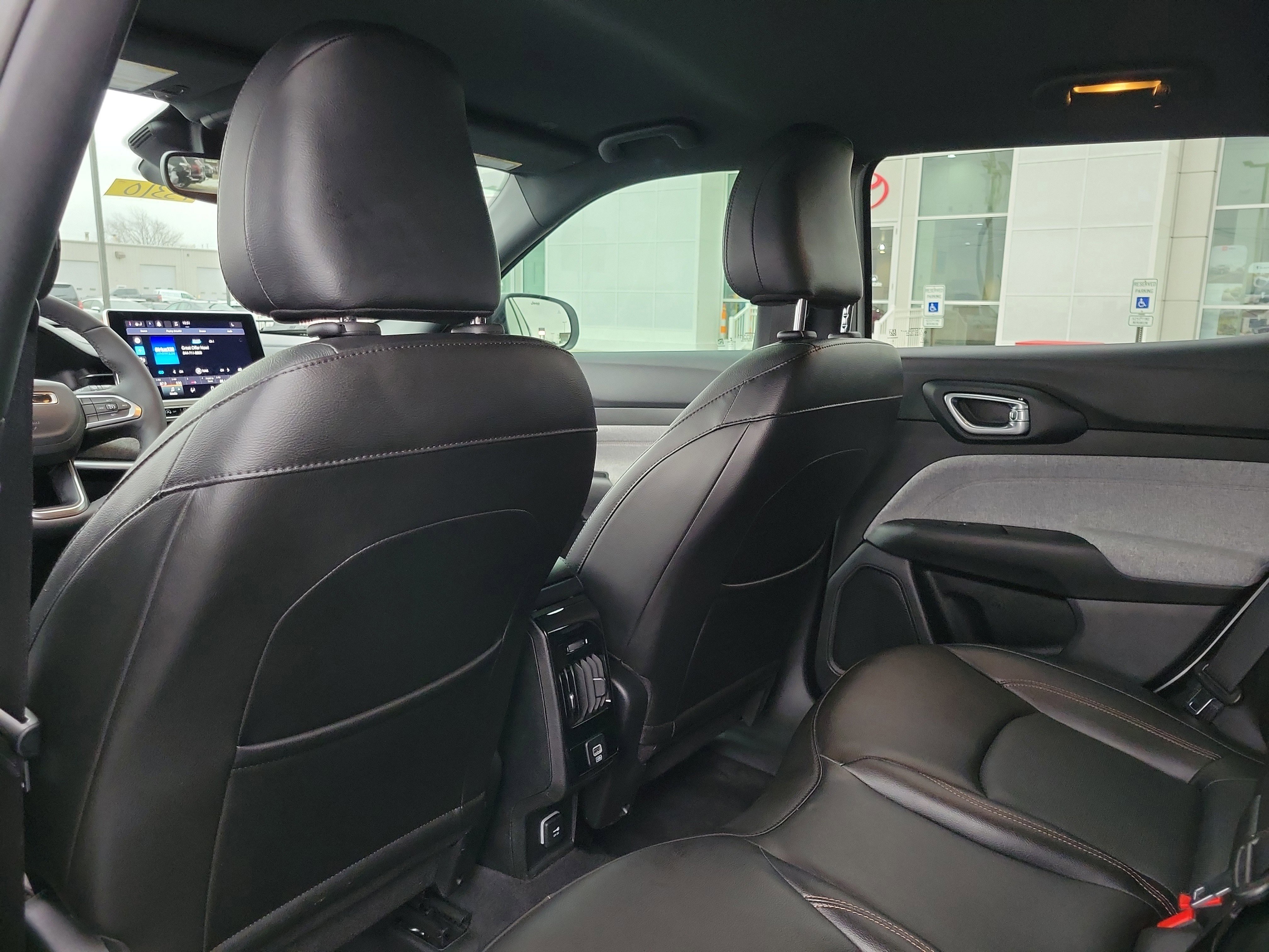 Used 2023 Jeep Compass Latitude image 14