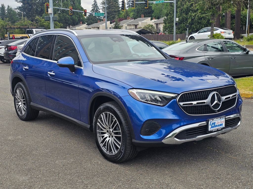 Used 2024 Mercedes-Benz GLC 300 4MATIC image 3