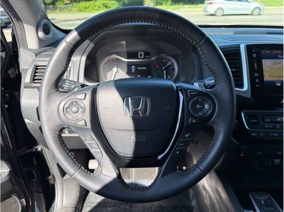Used 2017 Honda Pilot Touring image 17