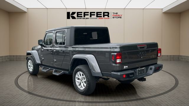 Used 2023 Jeep Gladiator Sport AWD/4WD image 3