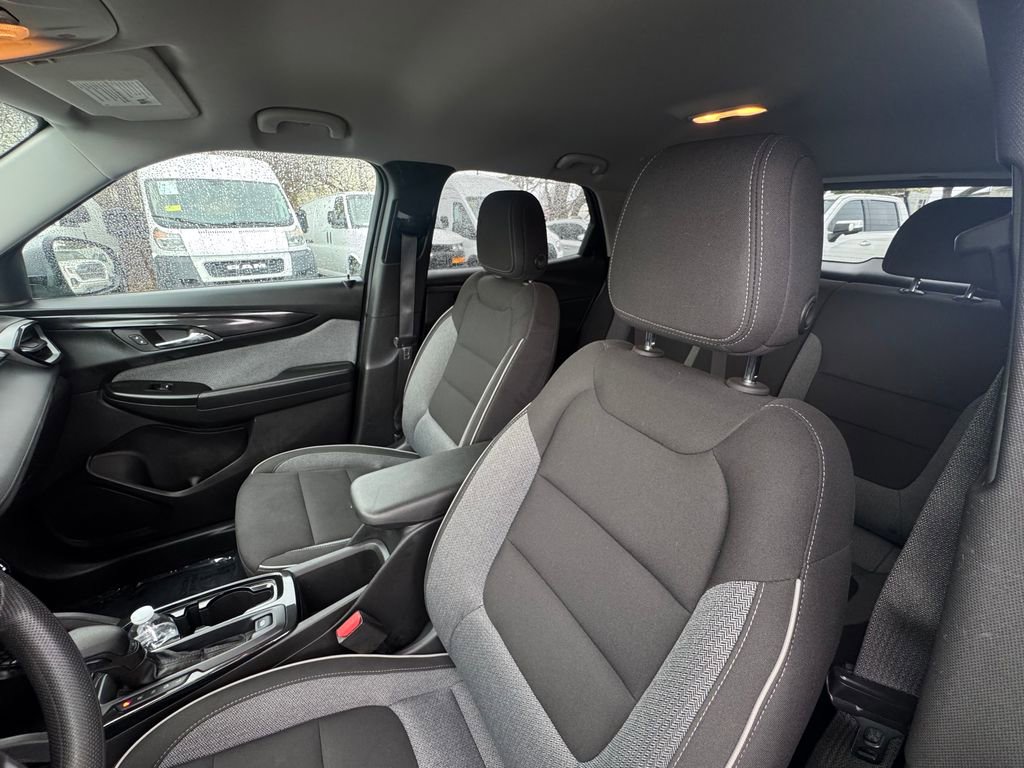 Used 2025 Chevrolet TrailBlazer LT AWD/4WD image 20