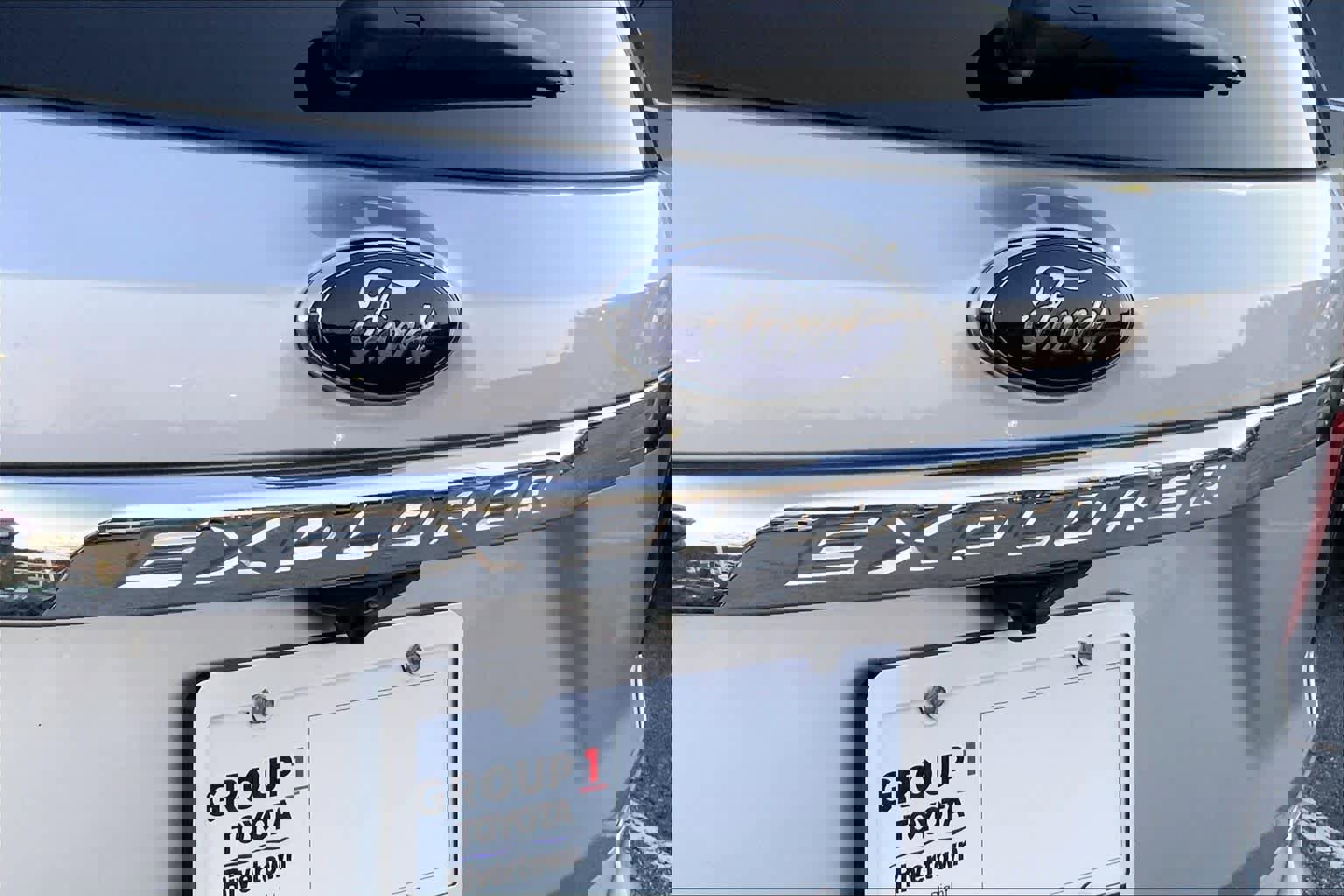 Used 2018 Ford Explorer XLT w/ Equipment Group 202A image 10