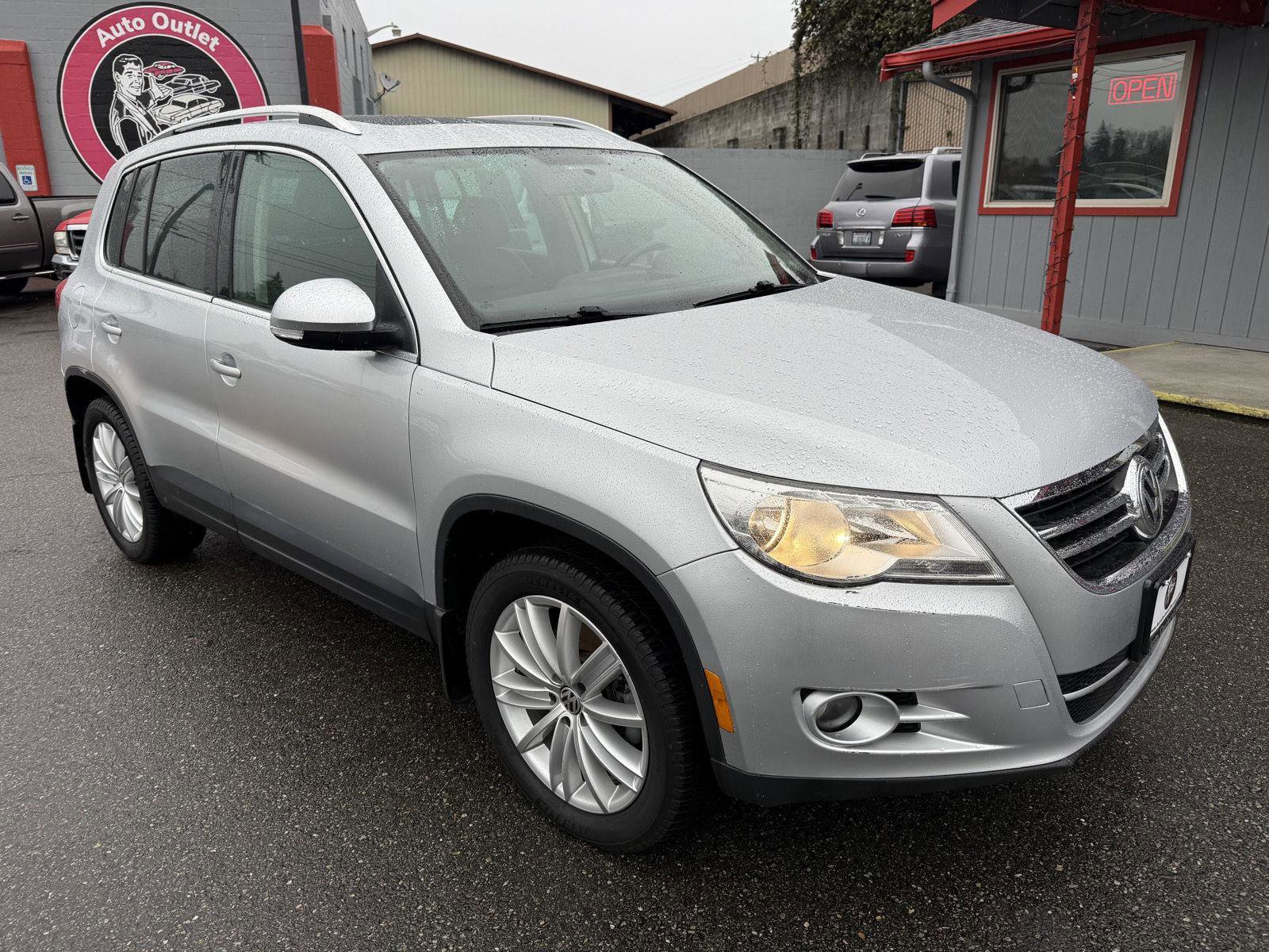 Used 2011 Volkswagen Tiguan SE image 4