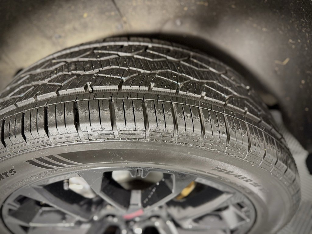 Used 2023 GMC Yukon XL SLT w/ SLT Premium Package image 20