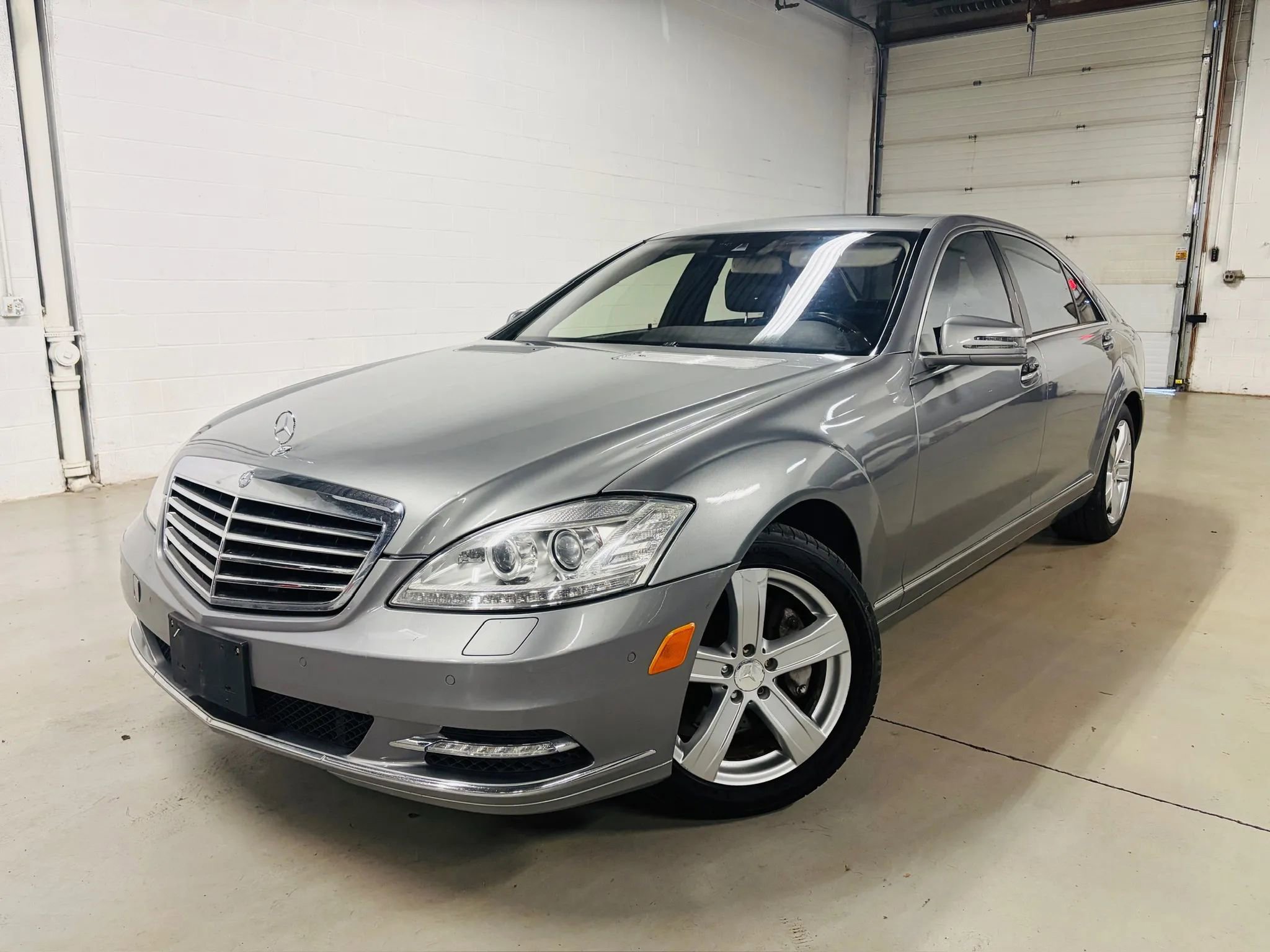 Used 2011 Mercedes-Benz S 550 4MATIC image 1