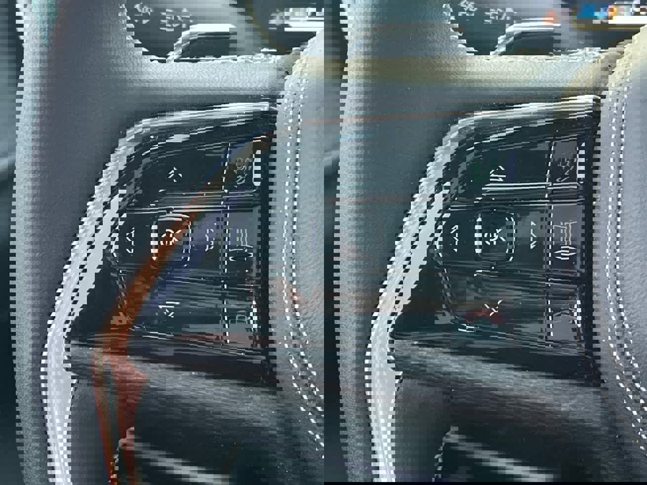 Used 2024 Jeep Grand Cherokee Overland w/ Trailer Tow Package image 32