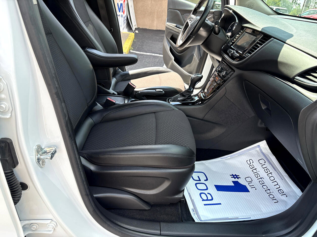 Used 2022 Buick Encore Preferred w/ Safety Package image 26