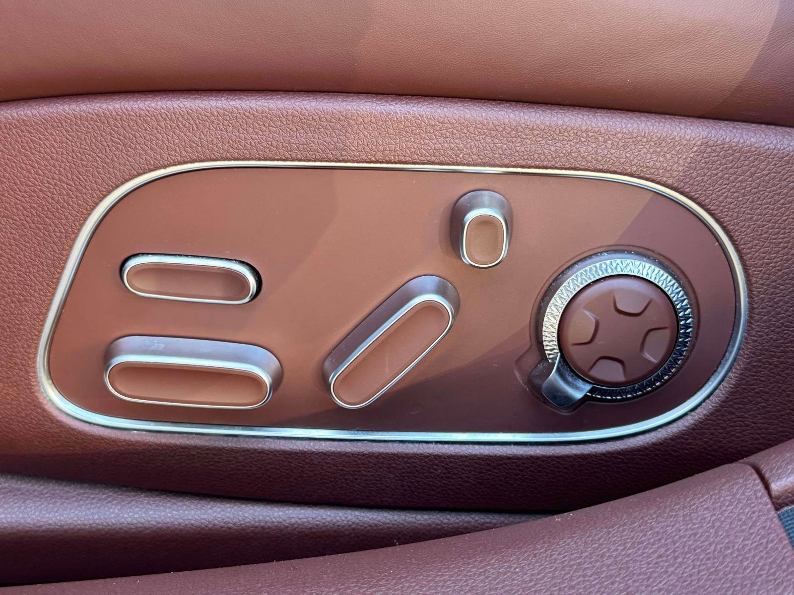 Used 2024 Genesis G90 3.5T image 17