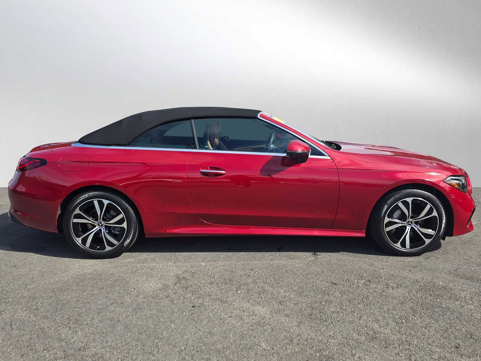 Used 2026 Mercedes-Benz CLE 300 4MATIC Cabriolet image 3