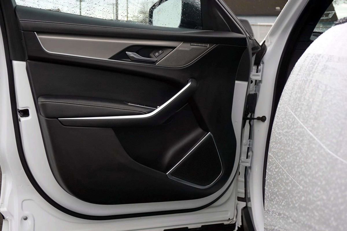 Used 2025 Jaguar F-PACE R-Dynamic S image 14