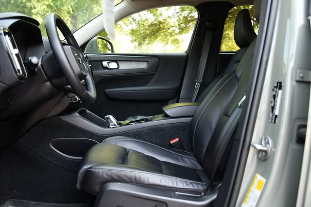 Used 2023 Volvo XC40 B5 Plus w/ Driver Assist Package AWD/4WD image 12
