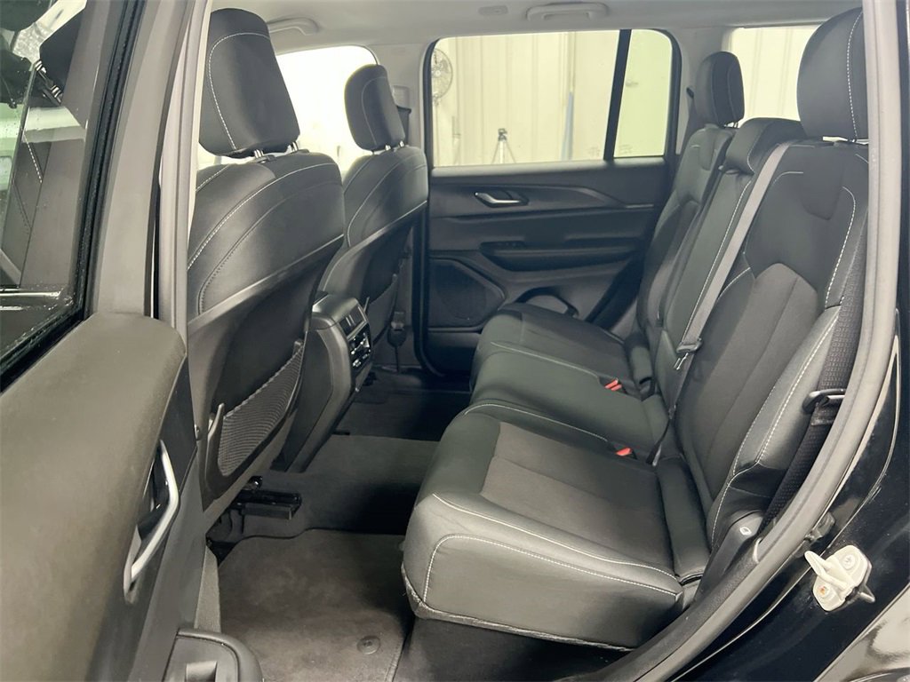 Used 2023 Jeep Grand Cherokee Laredo image 22