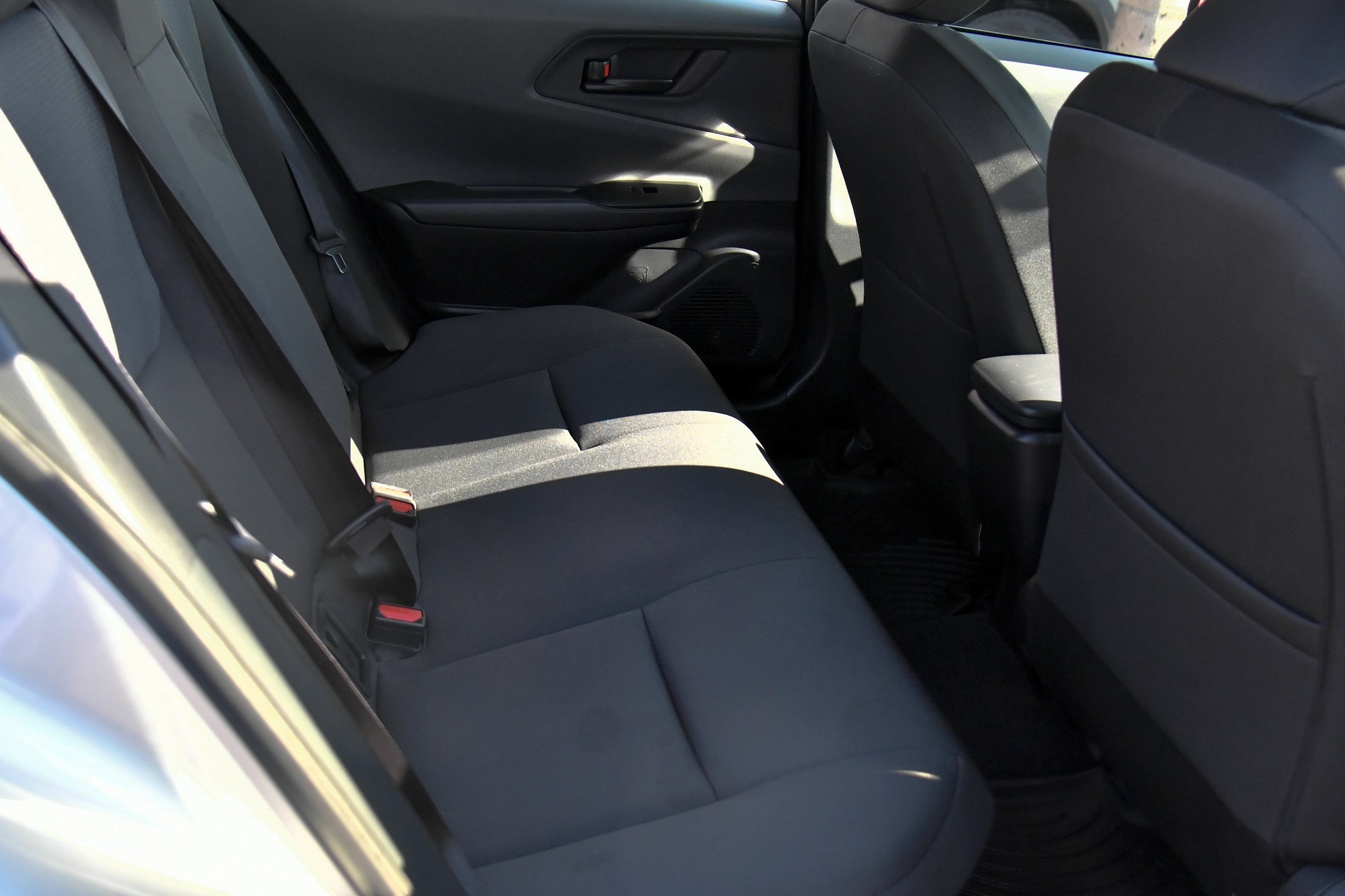 Used 2024 Toyota Prius LE FWD image 40