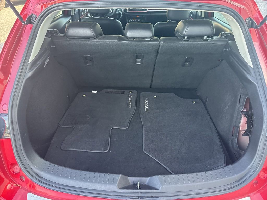 Used 2018 MAZDA MAZDA3 Grand Touring w/ Premium Equipment Package FWD image 11